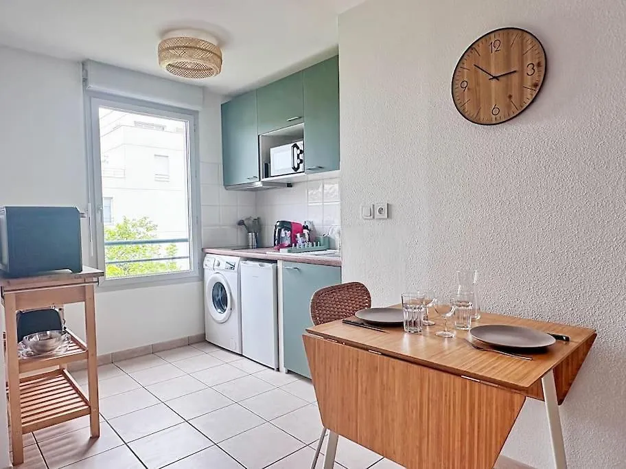 Charmant T2 Terrasse, Garage Villeurbanne 0*,